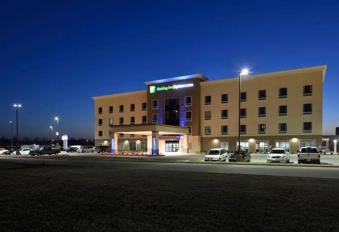 Holiday Inn Express & Suites Forrest City Image