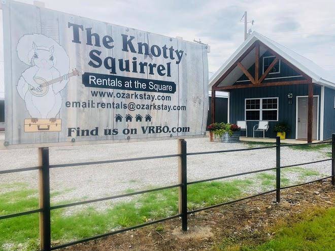 The knotty squirrel