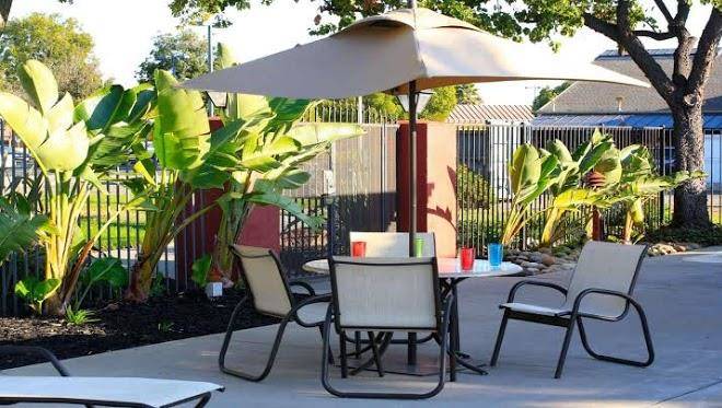 Best western plus garden court inn