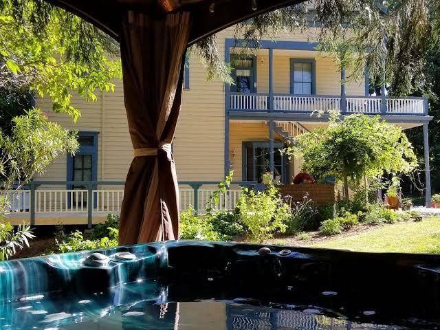 American river inn