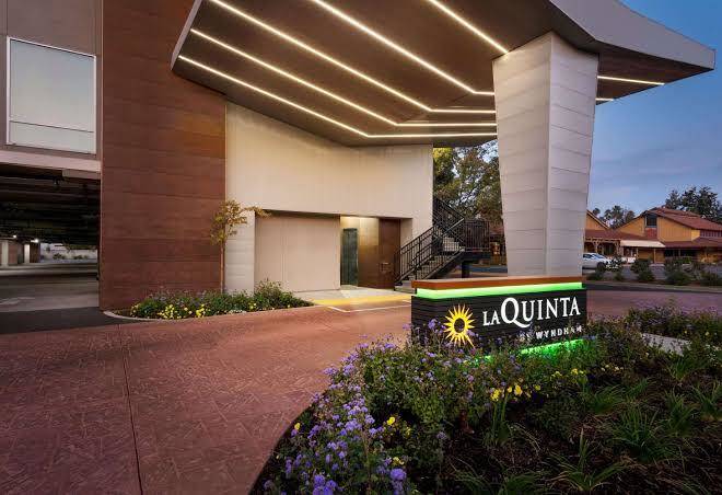 La Quinta Inn & Suites By Wyndham Clovis Ca Image