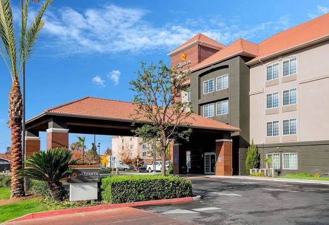 La Quinta Inn & Suites By Wyndham Fresno Riverpark Image