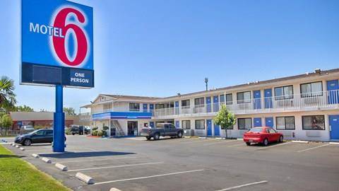 Motel 6 fresno blackstone north