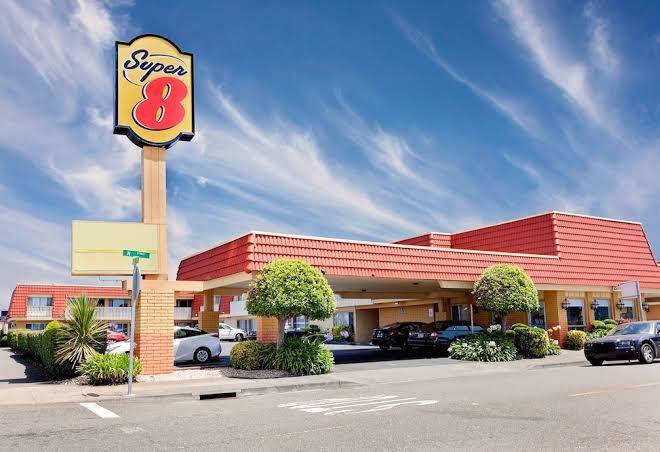 Super 8 by wyndham eureka