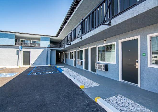 Azul inn & suites