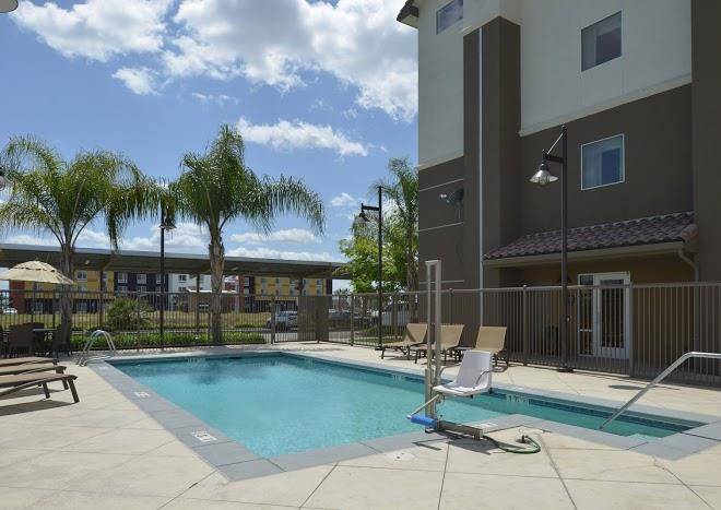 Hampton inn & suites bakersfield north airport