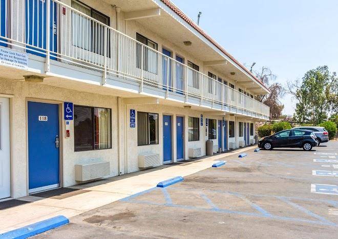 Motel 6 bakersfield ca convention center