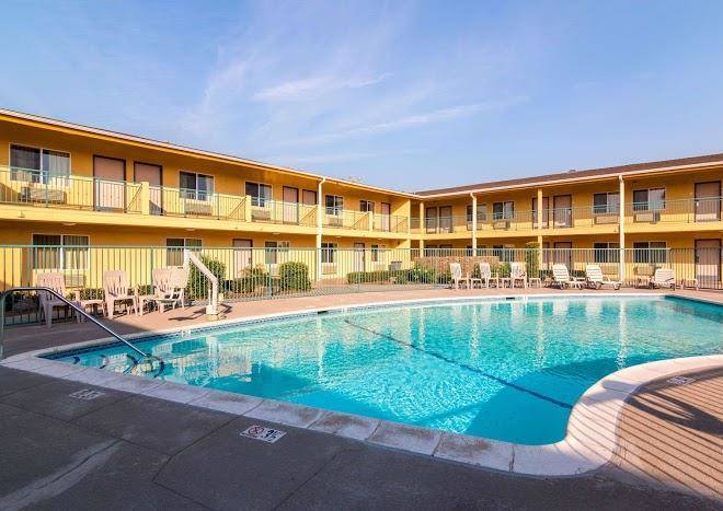 Quality inn & suites near downtown bakersfield