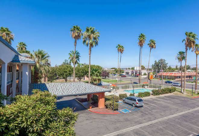 Super 8 by wyndham bakersfield central