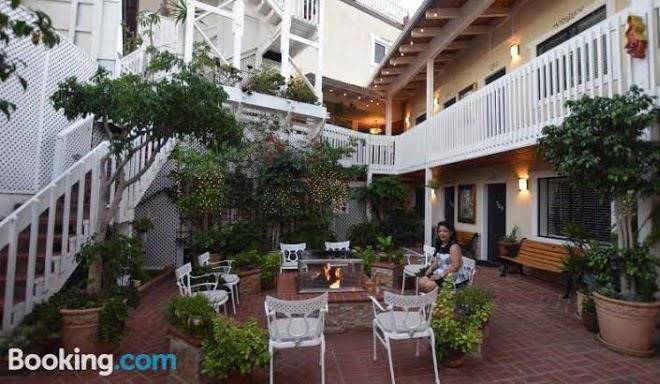 Catalina's courtyard garden suites