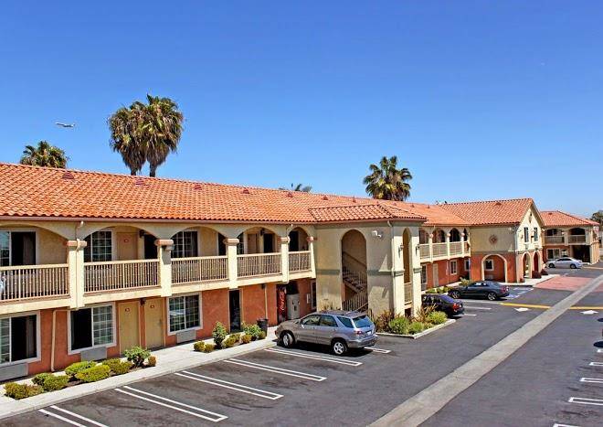 Crystal Inn Suites & Spas Lax Image