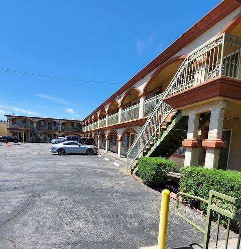 Delmonico Motel Image