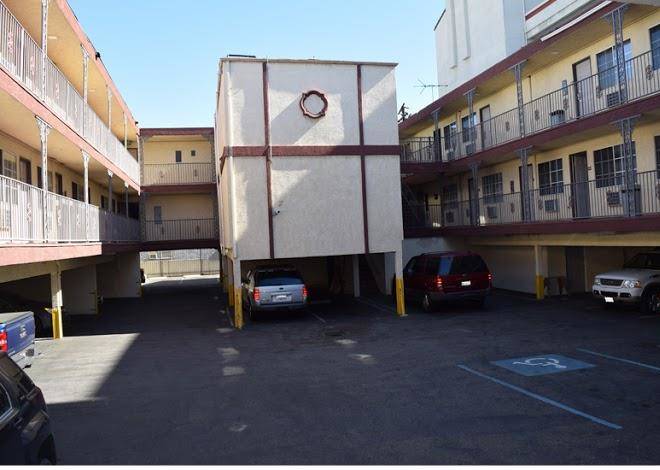 Deluxe Inn Hawthorne Image