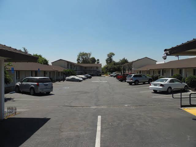 Hi way host motel