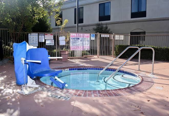 Holiday inn express & suites santa clarita