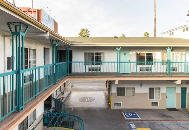 Hollywood guest inn