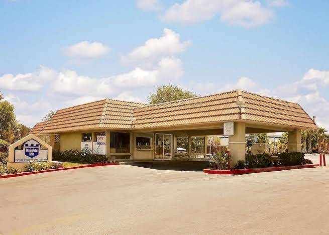 Knights inn palmdale