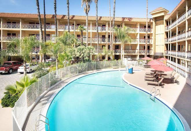 Ramada By Wyndham Burbank Airport Image