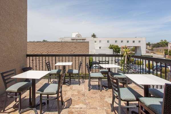 Ramada By Wyndham Culver City Image