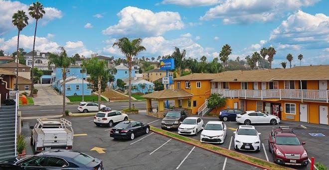 Redondo Inn & Suites Image
