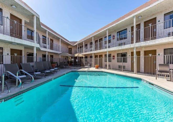 Rodeway Inn Magic Mountain Area Image