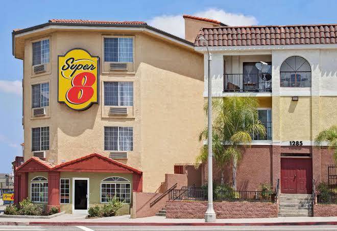 Super 8 By Wyndham Los Angeles Downtown Image