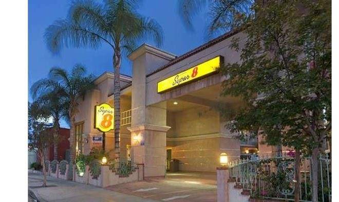 Super 8 by wyndham north hollywood
