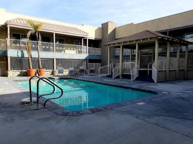 The wave hotel