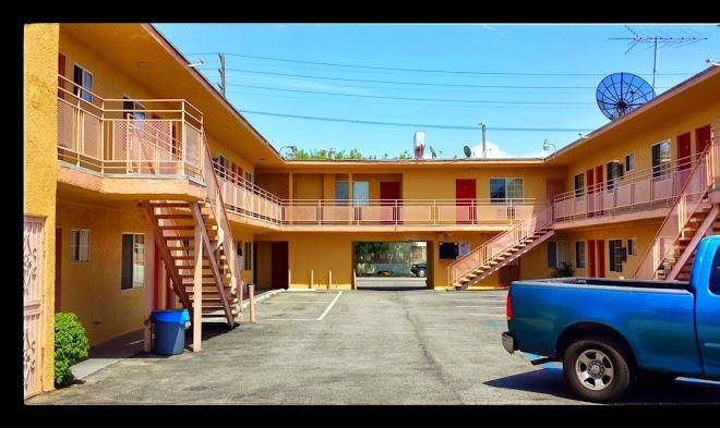 Top hat motel