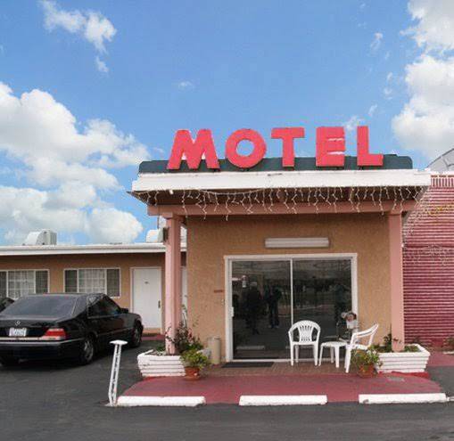 Tropic motel