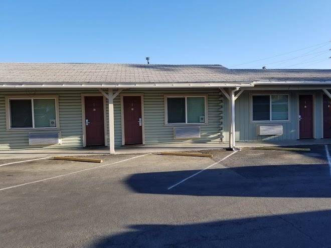 Golden oaks motel