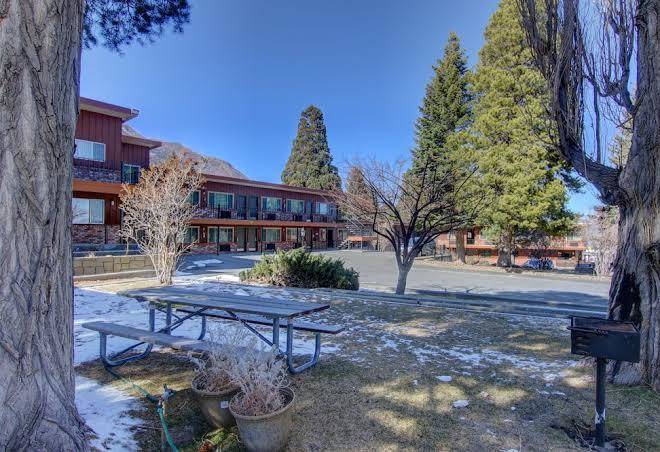 Lake view lodge