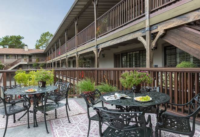 Coachman's inn a four sisters inn
