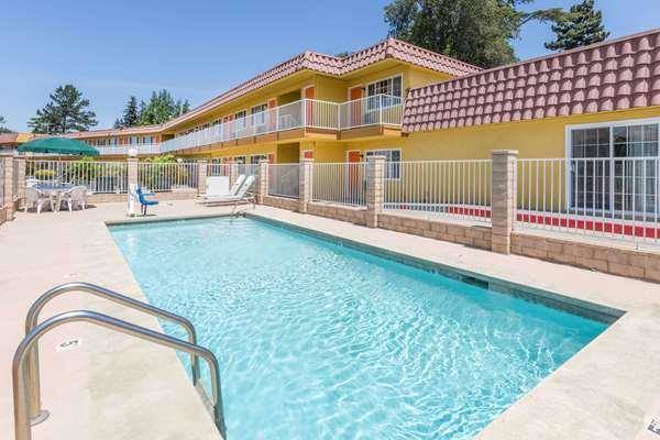 Days inn by wyndham king city
