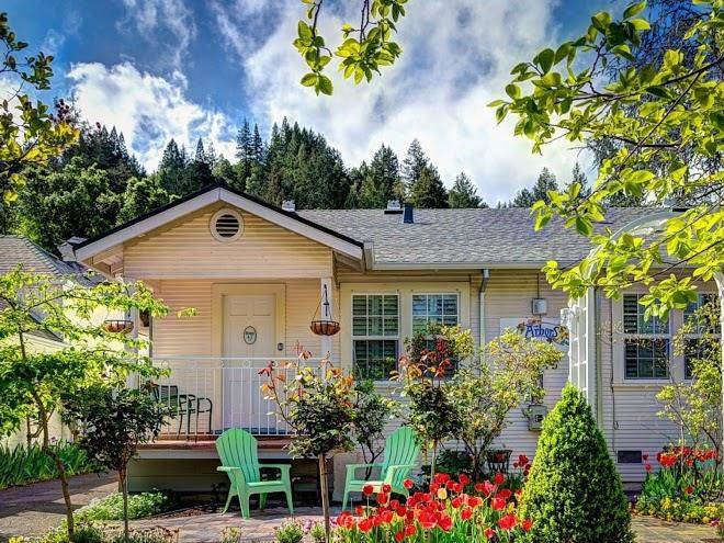 Calistoga arbors