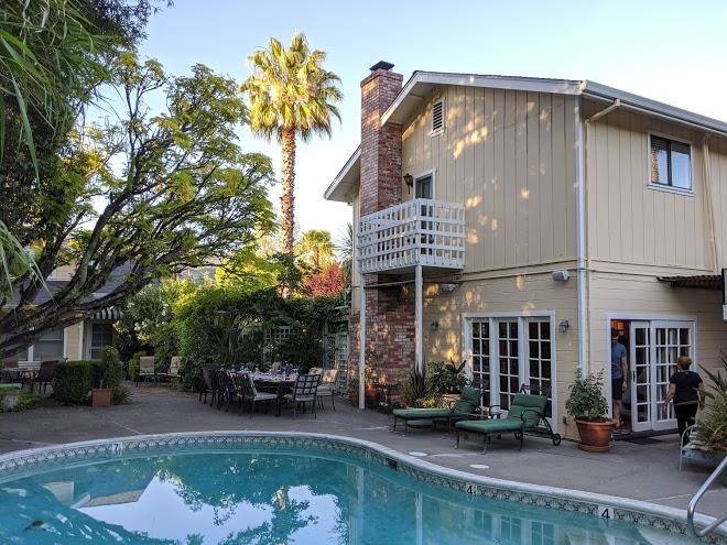 Chien blanc lodging
