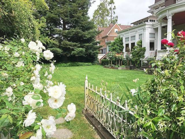 Churchill manor