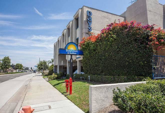 Days Inn By Wyndham Orange Anaheim Image