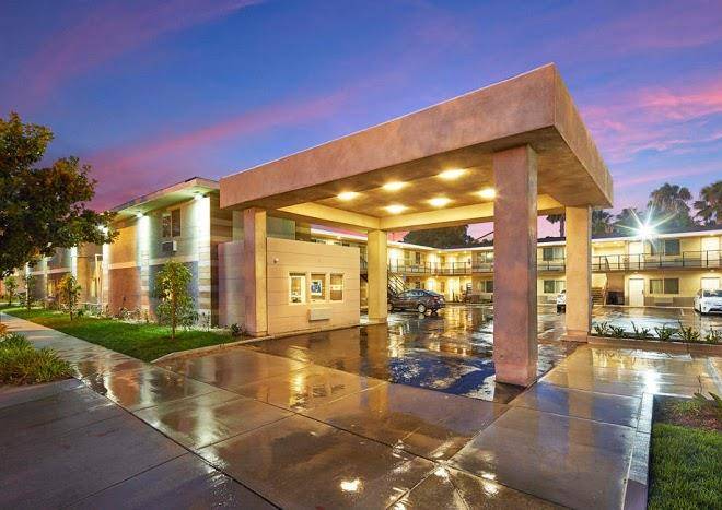 Eden roc inn & suites