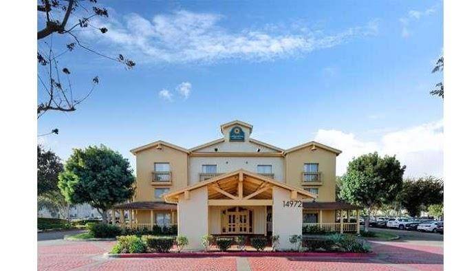 La Quinta Inn & Suites By Wyndham Irvine Spectrum Image