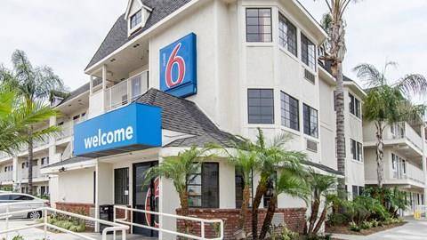 Motel 6 buena park knotts berry farm disneyland