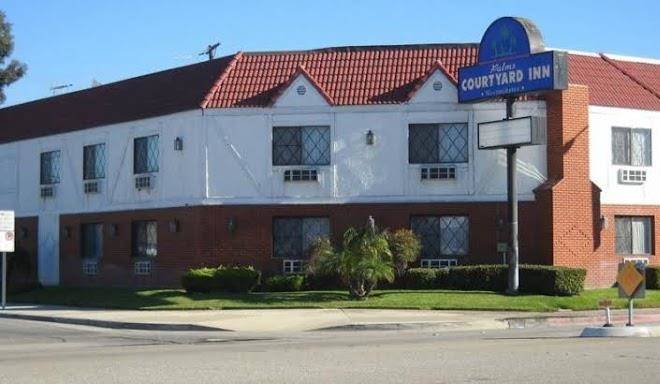 Palms Courtyard Inn Image