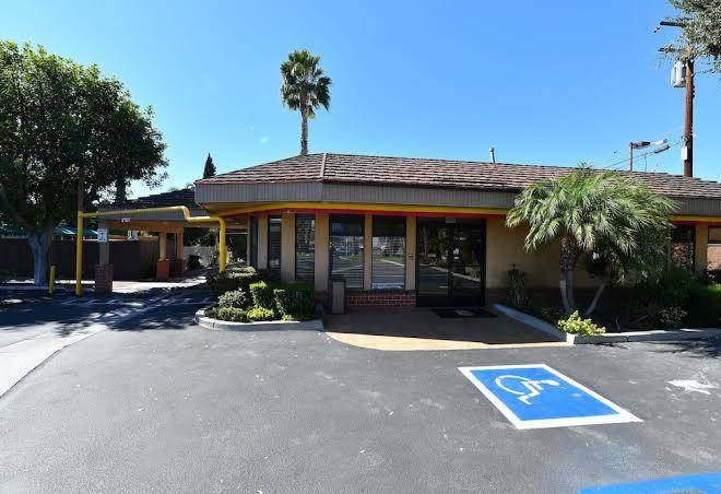 Super 8 By Wyndham Costa Mesa Newport Beach Area Image