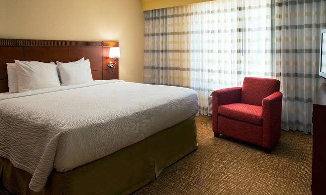 Courtyard By Marriott Palm Springs Image