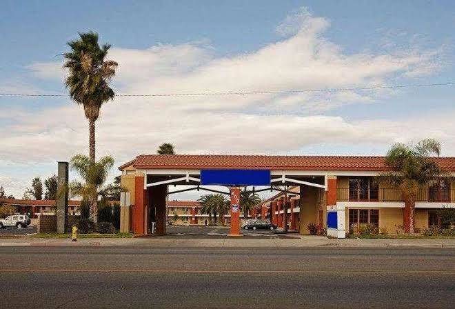 Days Inn By Wyndham Hemet Image
