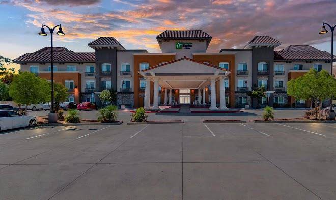 Holiday Inn Express & Suites Banning Image