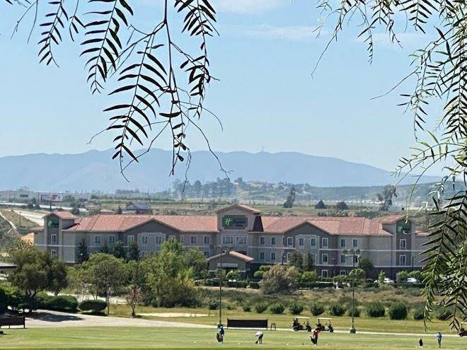 Holiday inn express & suites beaumont oak valley