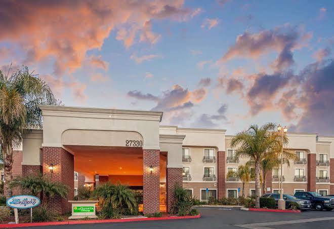 La Quinta Inn & Suites By Wyndham Temecula Image