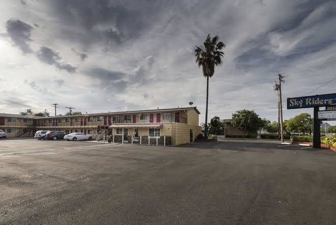 Sky riders motel