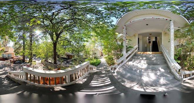 Giant oaks lodge